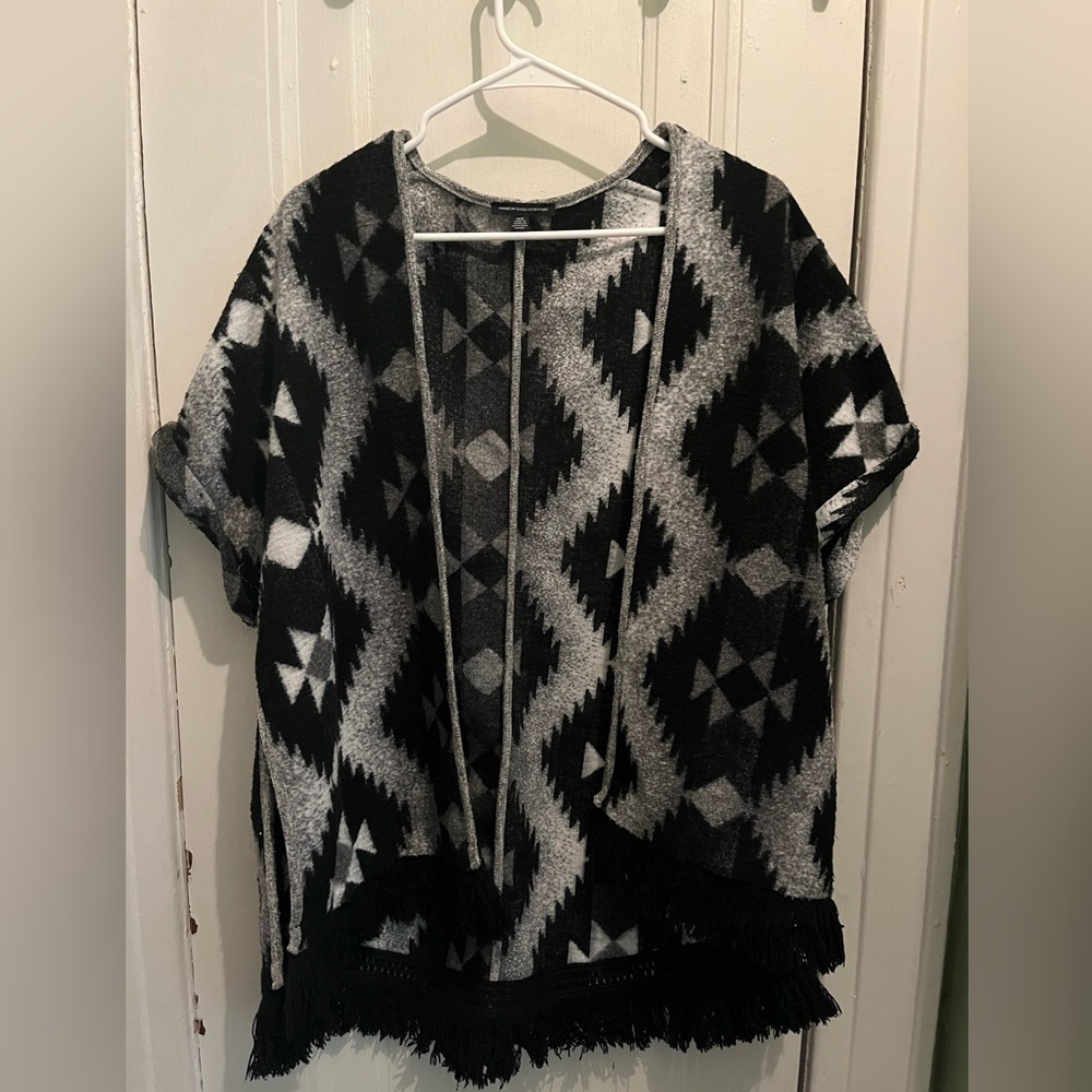 American Eagle Black and White Sweater